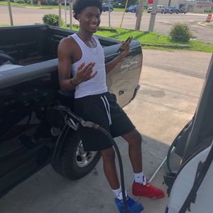 Meet your Posher, Caari